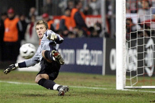 Rensing of Bayern in Champions League match vs Milan