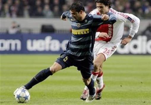 Boukhari and Stankovic in Ajax-Inter (AFP)
