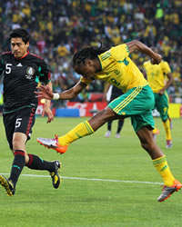 Gol pertama di Piala Dunia 2010 - Siphiwe Tshabalala - Afrika Selatan (Getty Images)