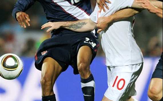 FIFA World Cup : Wayne Rooney (England) vs Ricardo Clark & Jay Demerit (USA) - (Gettyimages)