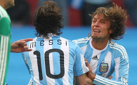 Messi & Gaby Heinze (Argentina - Nigeria) (Goal.com - Abolfazl Amanollah) 