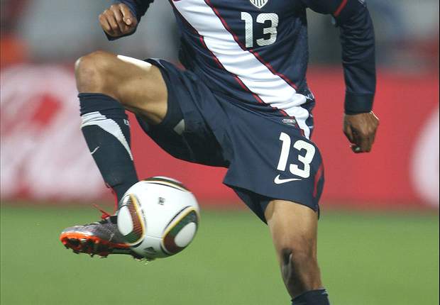 Houston signs midfielder Ricardo Clark 