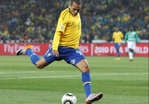 Brazil includes Luis Fabiano in squad to face Argentina