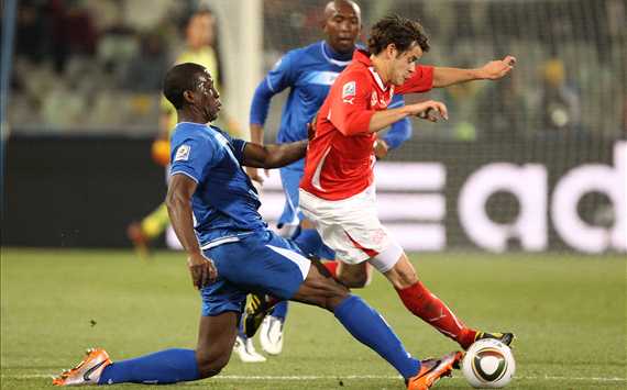 FIFA World Cup - Honduras vs Switzerland - Hendry Thomas tackles Tranquillo Barnetta