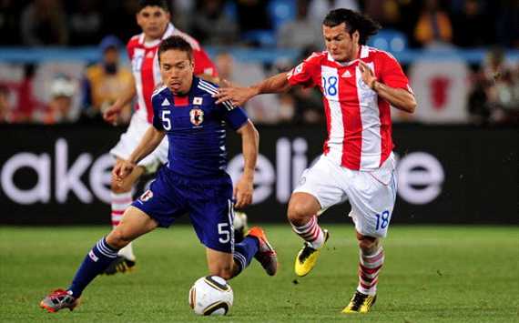 Yuto Nagatomo; Nelson Valdez - Paraguay-Japan - World Cup 2010 (Getty Images)