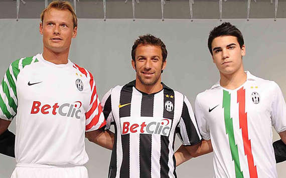 Juve präsentiert die Trikots der Saison 2010/2011
