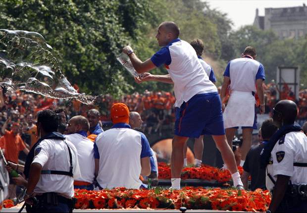World Cup 2010: Netherlands return home to rapturous welcome