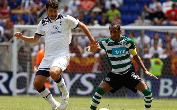 Vedran Corluka  - Vitor Golas, Tottenham -  Sporting Lisbon  (Getty Images) 