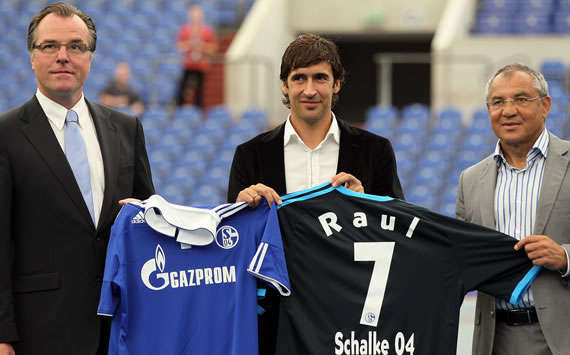 Clemens Toennies; Raul Gonzalez; Felix Magath, Schalke 04 (Getty Images)
