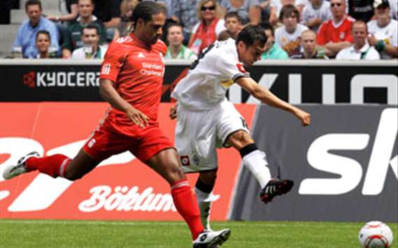 Juan Arango - Glen Johnson,   M'Gladbach-Liverpool (Getty Images)