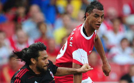 Marouane Chamakh -  Mario Alberto Yepes,   Arsenal -  AC Milan (Getty Images) 