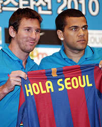 Lionel Messi, Daniel Alves (Goal.com KR/Kim Jae Ho)