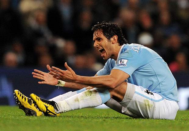 Santa Cruz wants to stay in north-west as he plans to leave Manchester City