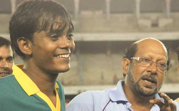 Time To Smile: Bengal Coach Shabbir Ali And Goalkeeper Abhra Mondal (Mango Peel)