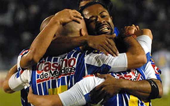 Abrazos a Jairo Castillo - Godoy Cruz