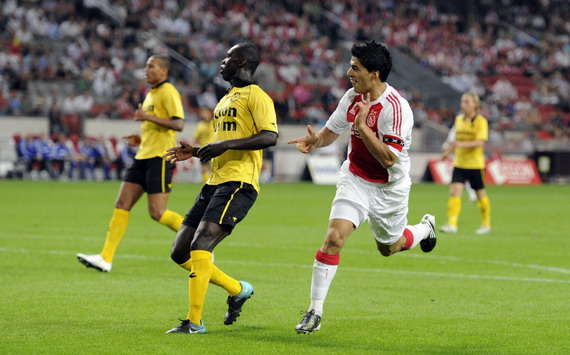 Ajax - Roda JC, Luis Suarez maakt 2-0 (PROSHOTS)