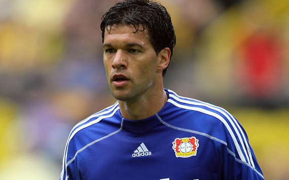 Michael Ballack: Auch bei Bayer im Chelsea-Blau (Bongarts/Getty)