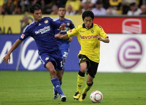 Dortmund v Leverkusen, Shinji Kagawa and Michael Ballack  (Getty Images)