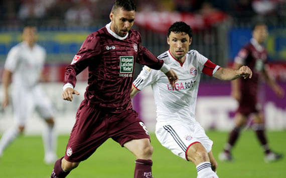 Christian Tiffert gegen Mark van Bommel (Getty)