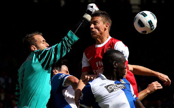 BPL - Blackburn Rovers vs Arsenal,Chris Samba and Manuel Almunia  (Getty Images)