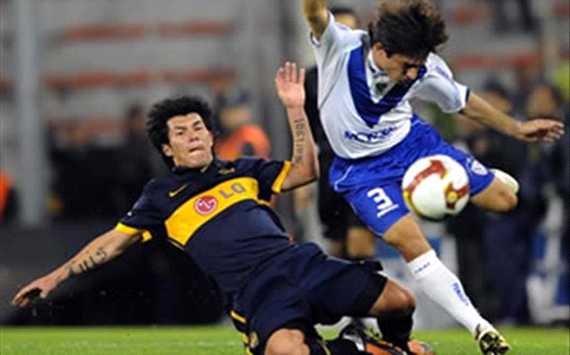 Gary Medel ante Emiliano Papa - Boca vs Velez