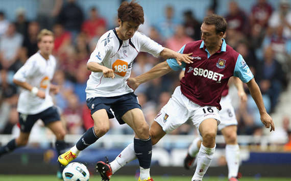 Lee Chung-Yong v Mark Noble, Bolton v West Ham (Getty Images)