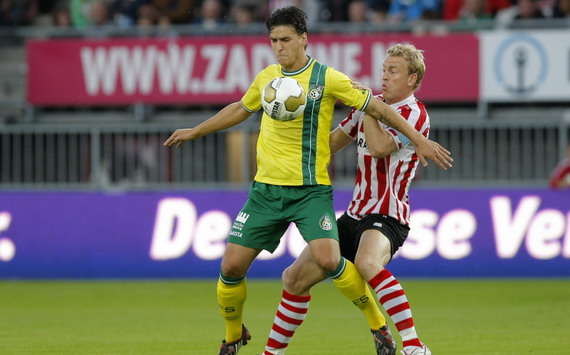 Ruud Knol in duel met Fabio Caracciolo, Fortuna Sittard - Sparta (PROSHOTS)