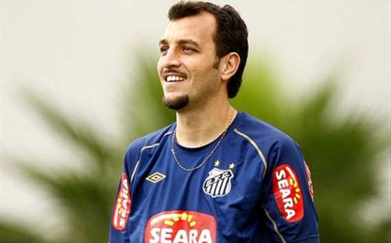 Edu Dracena - Santos (Site Oficial Santos FC)