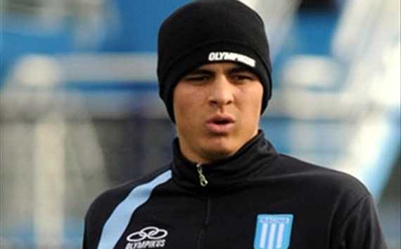 A punta de pistola  los 'barras' amenazan a Gio Moreno para que deje Racing