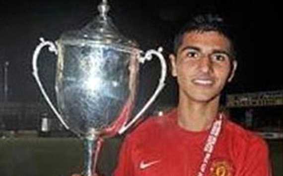 Manchester United youngster Davide Petrucci extends loan at Peterborough