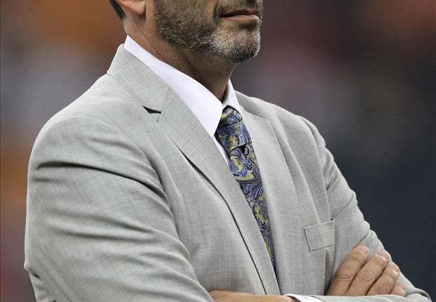 MLS commissioner Garber, U.S. Soccer show support for Robbie Rogers