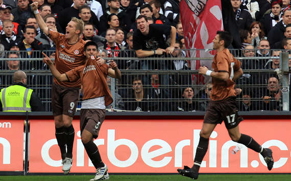 Carlos Zambrano und Ebbers jubeln über einen Pauli-Treffer (Getty Images)