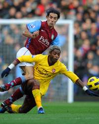 EPL : Robert Pires , Alex Song , Aston Villa vs Arsenal (Getty Images) 