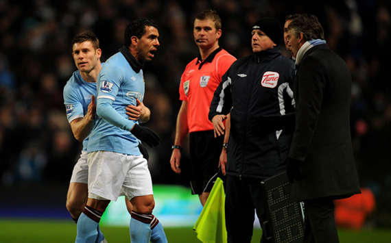 EPL: Carlos Tevez fumes at Roberto Mancini, Manchester City (Getty Images)