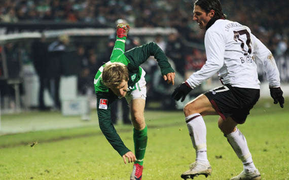 Marin wird von Bugera gestoppt (Getty Images)