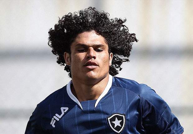 De volta ao Bota, Azevedo elogia convocação de Lucas para o Superclássico
