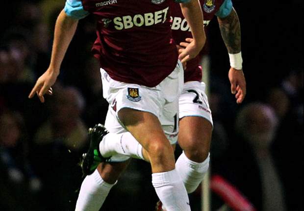 Noble rejects move from West Ham to Fulham
