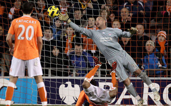 EPL - Blackpool vs Liverpool, DJ Campbell and Pepe Reina(Getty Images)