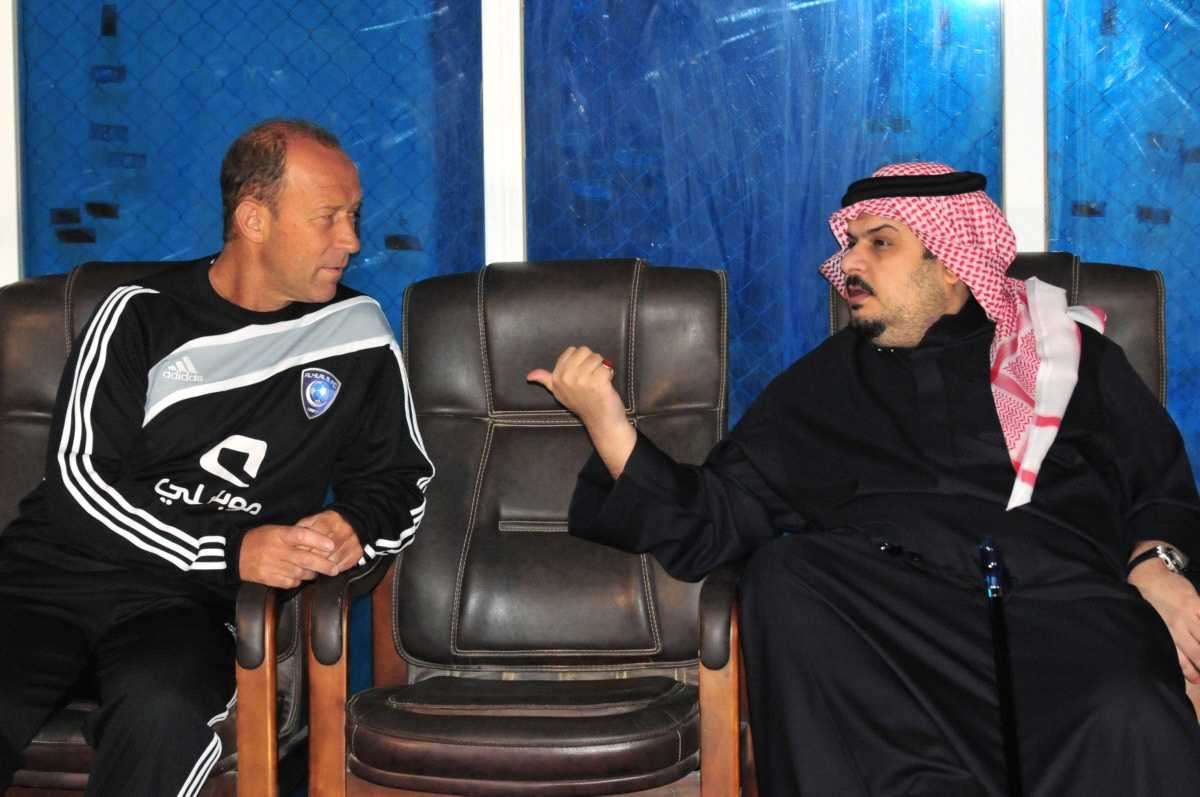 نقره لتكبير أو تصغير الصورة ونقرتين لعرض الصورة في صفحة مستقلة بحجمها الطبيعي