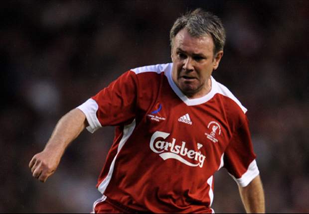 Former Liverpool midfielder Houghton blasts 'unacceptable' Oldham defeat