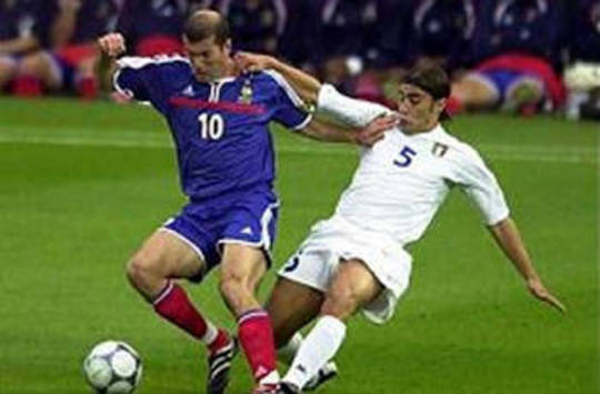 Zidane and Cannavaro in France-Italy of Euro 2000 (AFP)