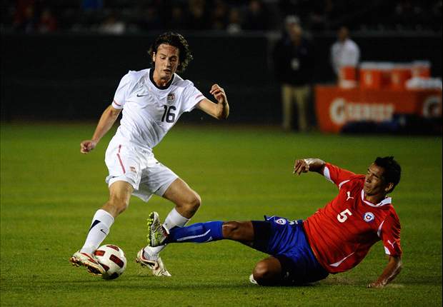 U.S. international midfielder Mikkel Diskerud moves to KAA Gent on loan with option to buy