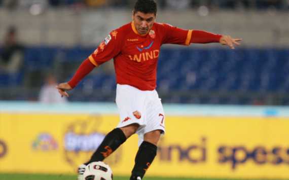 Il centrocampista della Roma, David Pizarro (Getty Images)