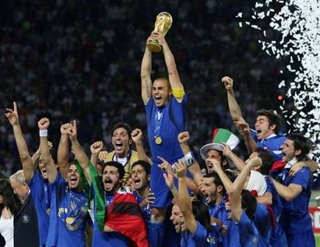 Cannavaro and Italy celebrates world title (AFP)