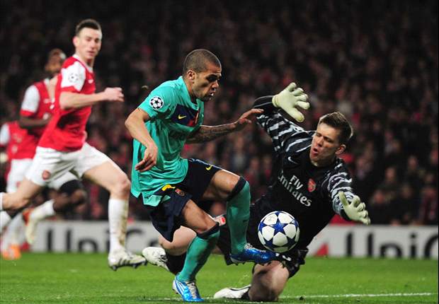 Arsenal goalkeeper Wojciech Szczesny fears his season could be over after sustaining finger injury against Barcelona