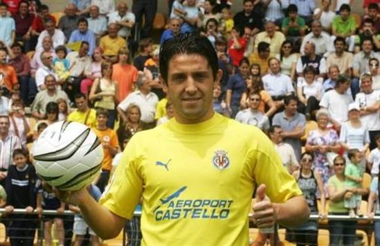 Turkish striker Nihat, new player of Villarreal (AFP)
