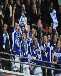 Stephen Carr lifts the League Cup for Birmingham after victory over Arsenal (Getty)