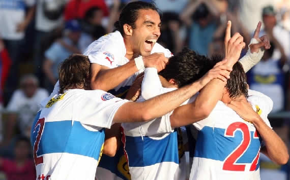 Universidad Catolica en festejo de anotacion
