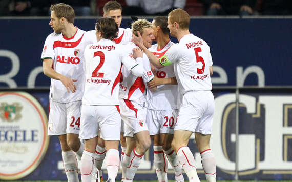 Der FC Augsburg jubelt weiter in Richtung 2. Bundesliga (Getyt Images)
