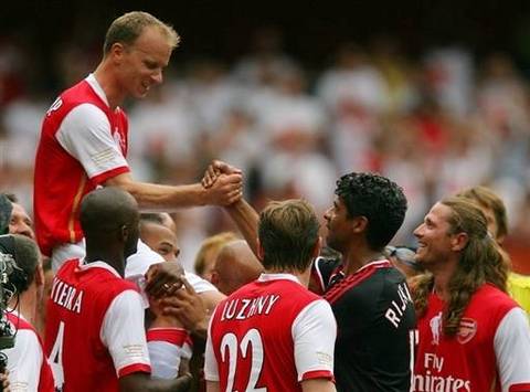Bergkamp retires for Arsenal in new stadium Emirates (AFP)